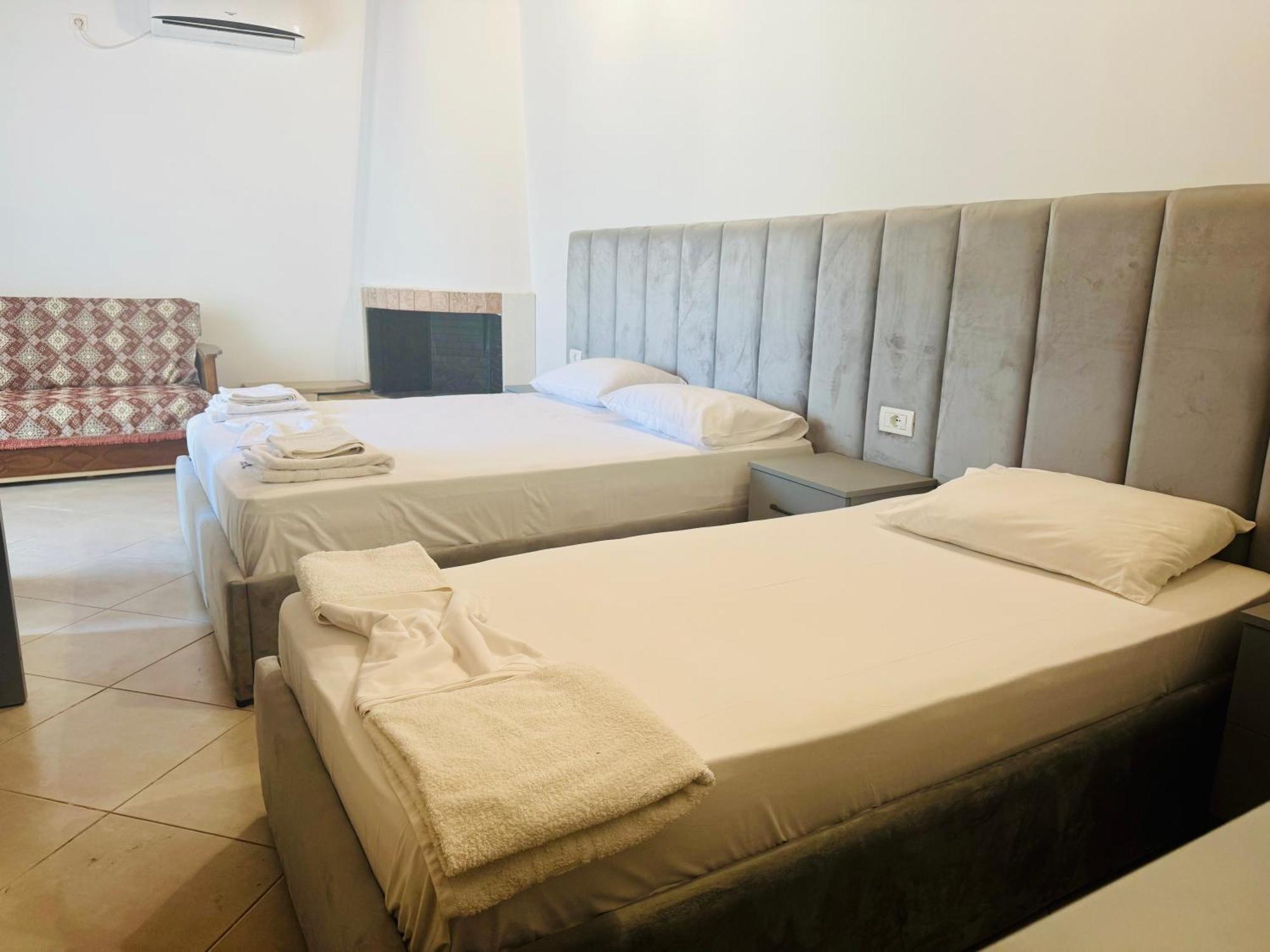 Petros Hotel *