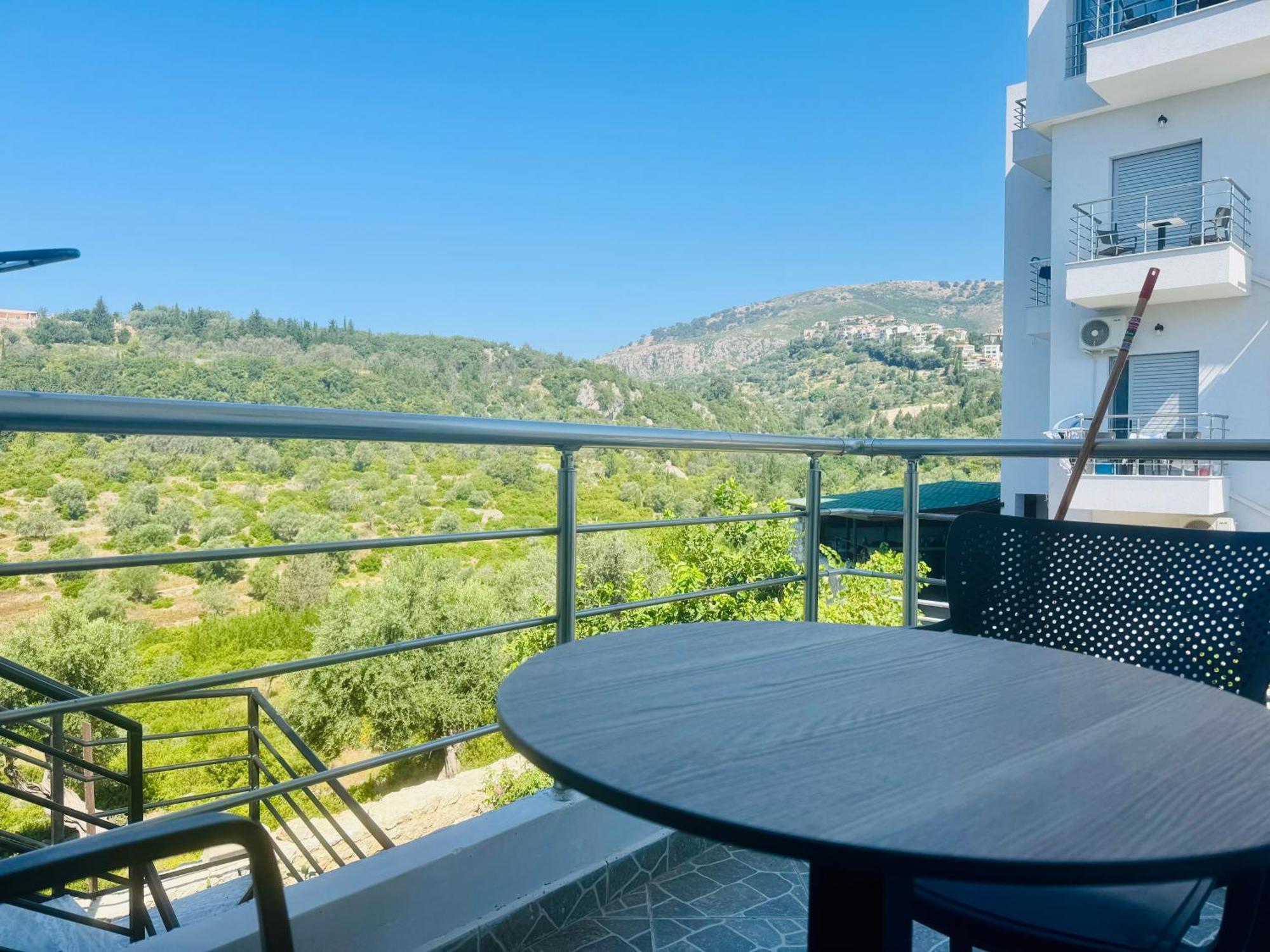 Petros Hotel *